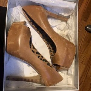 Heels size 7 Jessica Simpson peep toe platform stiletto Luca leather sz7